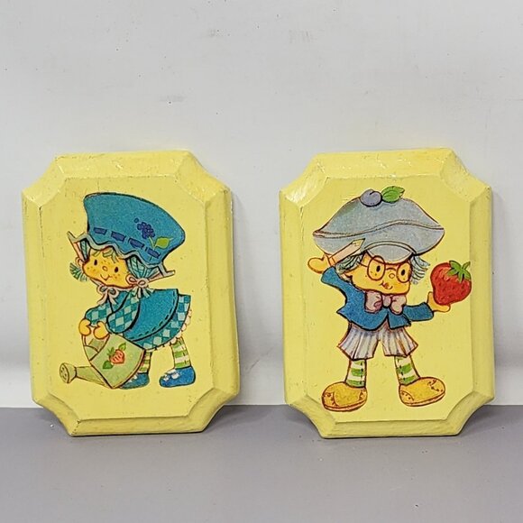 Vintage‎ Strawberry Shortcake Chalkware Wall Plaques Set – Yellow Background - Picture 1 of 9
